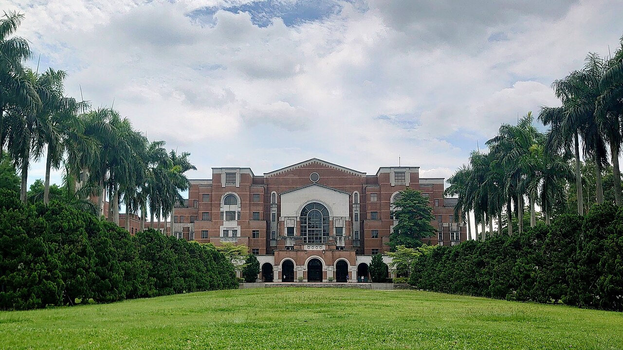 国立台湾大学 総図書館とキャンパスの風景